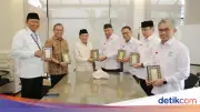 DMI Terima 2.000 Mushaf Al-Qur'an Wakaf dari Sinar Mas untuk Tingkatkan Literasi Keimanan
