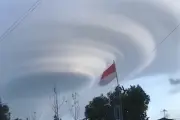 Fenomena Awan Piring Raksasa di Atas Gunung Slamet Viral di Media Sosial
