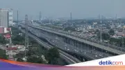 Kecelakaan Beruntun Padatkan Lalu Lintas di Tol Layang MBZ Arah Cikampek