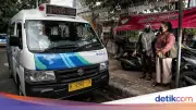 Mikrotrans Terbalik di Lebak Bulus, Penumpang 'Memanjat' Keluar dari Kendaraan