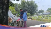 Penjual Kembang di TPU Tanah Kusir Nikmati Lonjakan Penghasilan Saat Lebaran