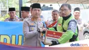Polres Metro Tangerang Kota Bagikan Sembako ke Ojol untuk Pererat Silaturahmi
