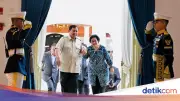 Prabowo dan Megawati Bertemu di Istana, Ada Momen Gandeng Tangan Hangat