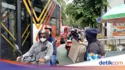 Ragunan Tetap Ramai di H+3 Lebaran, Lalu Lintas Menuju Pintu Masuk Macet Parah