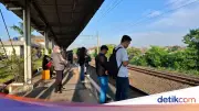 Ramai di Stasiun Cibinong, Pekerja Masih Naik KRL Meski Libur Lebaran 2026 Dimulai