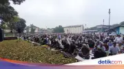 Ribuan Jemaah Muhammadiyah Padati Lapangan Lodaya Bandung untuk Salat Idul Fitri