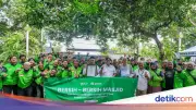 Ribuan Mitra Gojek Pecahkan Rekor MURI dengan Aksi Bersih-Bersih Masjid Serentak
