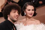 Selena Gomez Ungkap Impian Punya Empat Anak Bersama Benny Blanco