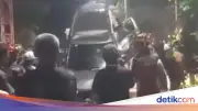 Taksi Online Terperosok ke Kali di Pademangan Jakut Saat Putar Balik