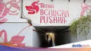 Warga Ramai Piknik Bawa Tikar dan Kue Lebaran di Taman Bendera Pusaka