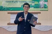 Zain, dari Kewalahan ke Wisudawan Terbaik UNESA 2026 dengan IPK 3,98