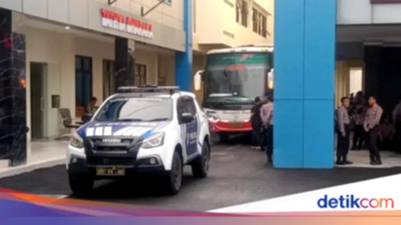 12 Pejabat Tulungagung Dibawa KPK ke Jakarta Usai Pemeriksaan Maraton