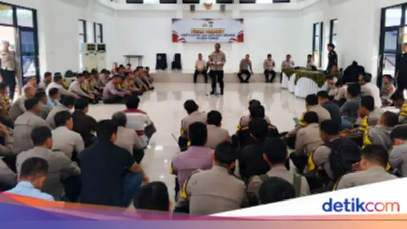 180 Polisi Kawal Buruh Serang ke Aksi May Day di Monas Jakarta