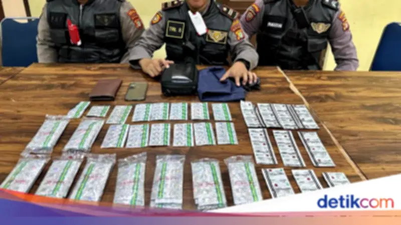 2 Pemuda Pengedar Obat Keras Ditangkap di Tangerang, Ribuan Tramadol Disita