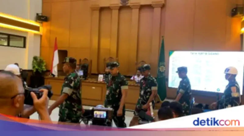 4 Tentara Didakwa Siram Air Keras ke Andrie Yunus karena Interupsi Rapat
