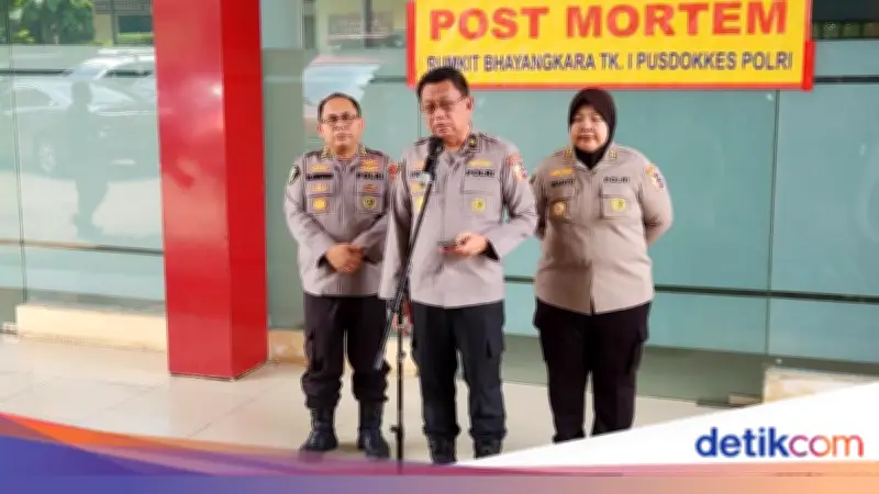 7 Keluarga Korban Kecelakaan Kereta Bekasi Laporkan Data ke RS Polri