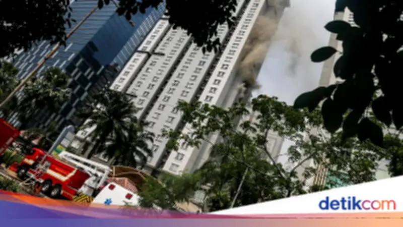 89 Penghuni Apartemen di Jakbar Dievakuasi akibat Kebakaran, 20 Dirawat