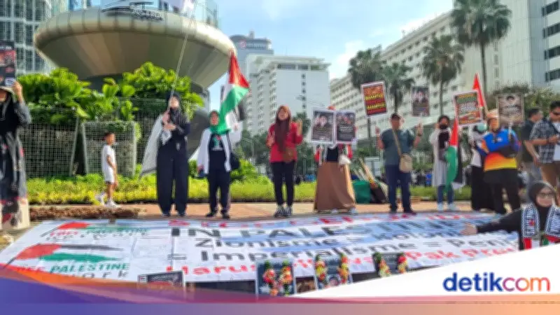 Aksi Damai CFD Bundaran HI Doakan 3 Prajurit TNI Gugur di Lebanon