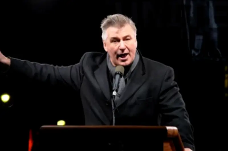 Alec Baldwin Ingin Kurangi Akting, Fokus Keluarga Setelah Insiden Rust