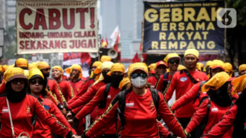 Aliansi Gebrak dan KASBI Gelar Aksi May Day di DPR, Beda dengan Acara Monas