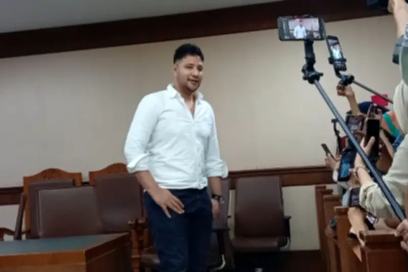 Ammar Zoni Bacakan Pleidoi di Sidang Narkoba, Ceritakan Perjalanan Hidup dan Perpisahan dengan Irish Bella