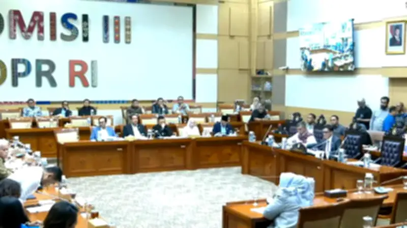 Amsal Sitepu Membungkuk di Komisi III DPR, Ucapkan Terima Kasih Usai Divonis Bebas Murni