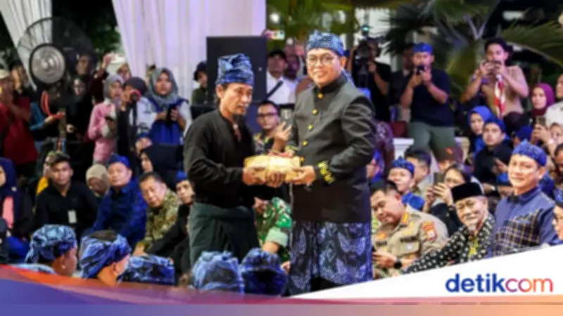 Andra Soni Bantu Suku Baduy Jalani Ritual Jaga Alam di Ujung Kulon