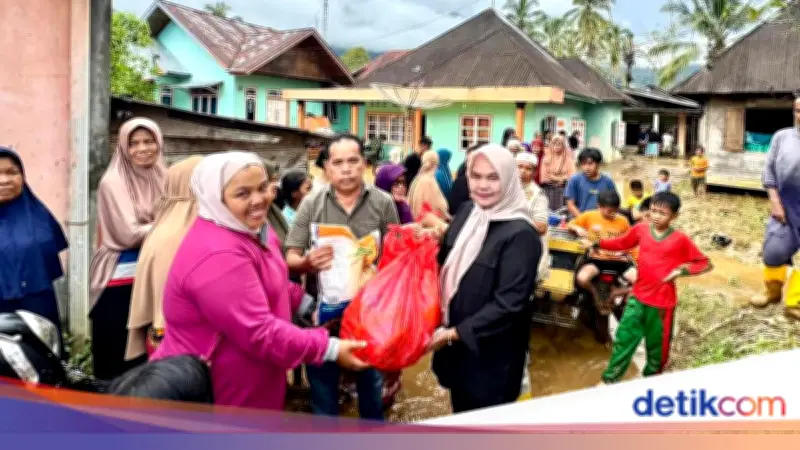 Andre Rosiade Kirim Bantuan Sembako untuk Korban Banjir di Koto Kaciak Agam