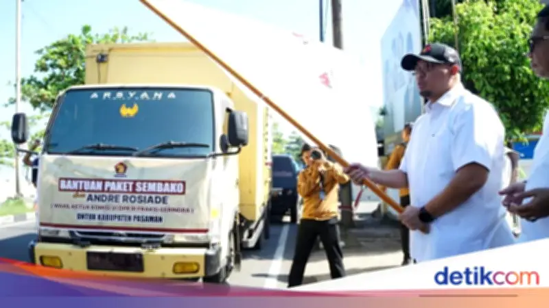 Andre Rosiade Salurkan 1.000 Paket Sembako untuk Korban Banjir di Pasaman dan Agam