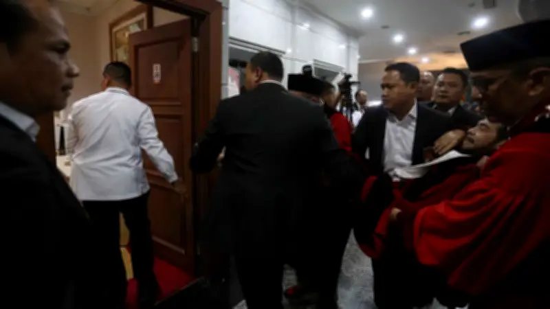 Anwar Usman Ungkap Penyebab Pingsan Usai Kirab Purnabakti di MK