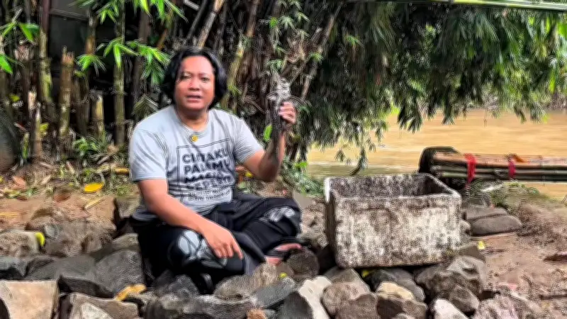 Arief Kamarudin: Sosok di Balik Gerakan Angkat Sapu-Sapu dari Kali Ciliwung