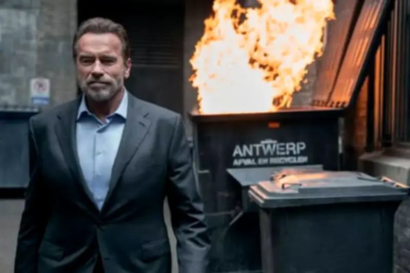 Arnold Schwarzenegger Terima Gelar Doktor Kehormatan di Belfast, Kenang Momen Bersejarah