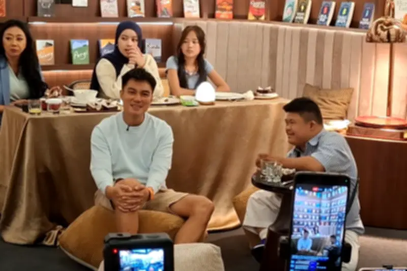 Baim Wong Libatkan Ratusan Warga Lokal Jadi Artis Dadakan di Film Terbaru