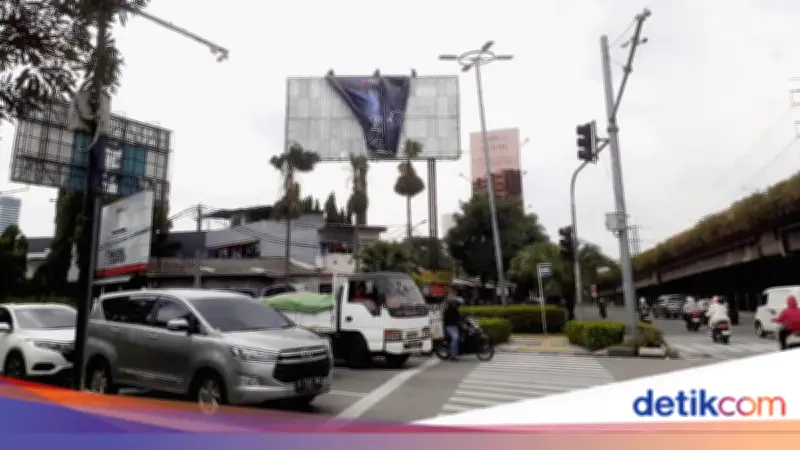 Baliho 'Aku Harus Mati' Diturunkan Satpol PP DKI Usai Bikin Resah Warga Jakarta