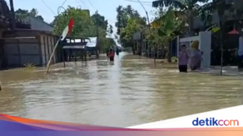 Banjir 1 Meter Rendam Desa di Demak Akibat Tanggul Sungai Tuntang Jebol