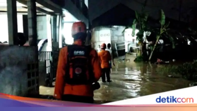 Banjir Rendam 30 Rumah di Ciomas Bogor, Ketinggian Air Capai 1 Meter