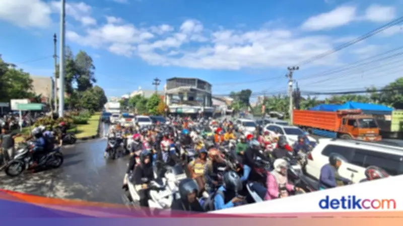 Banjir Solo Baru Lumpuhkan Lalu Lintas, Kemacetan Mengular Dua Kilometer