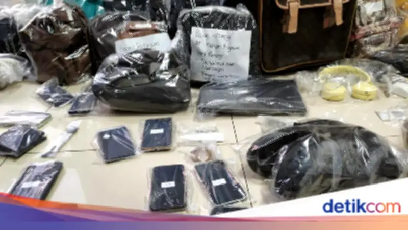 Barang 64 Korban Tabrakan Kereta di Bekasi Masih Tersimpan di Stasiun