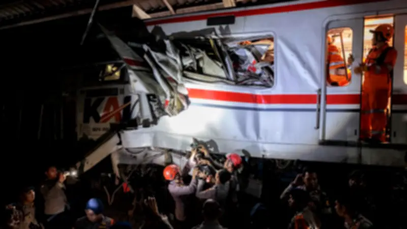 Basarnas Libatkan Personel Khusus Evakuasi Korban Terhimpit Kecelakaan Kereta di Bekasi