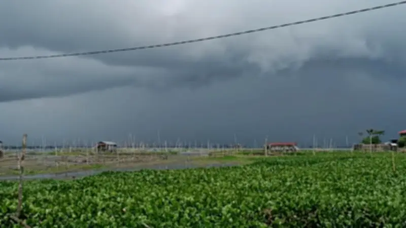 BMKG: Bibit Siklon 92S Picu Cuaca Ekstrem di Sumatera dan Jawa, Warga Diimbau Waspada