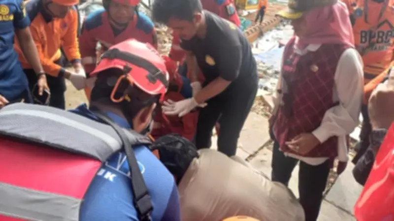 Bocah 3 Tahun Tewas Hanyut di Gorong-Gorong Saat Main Hujan di Jakarta Barat