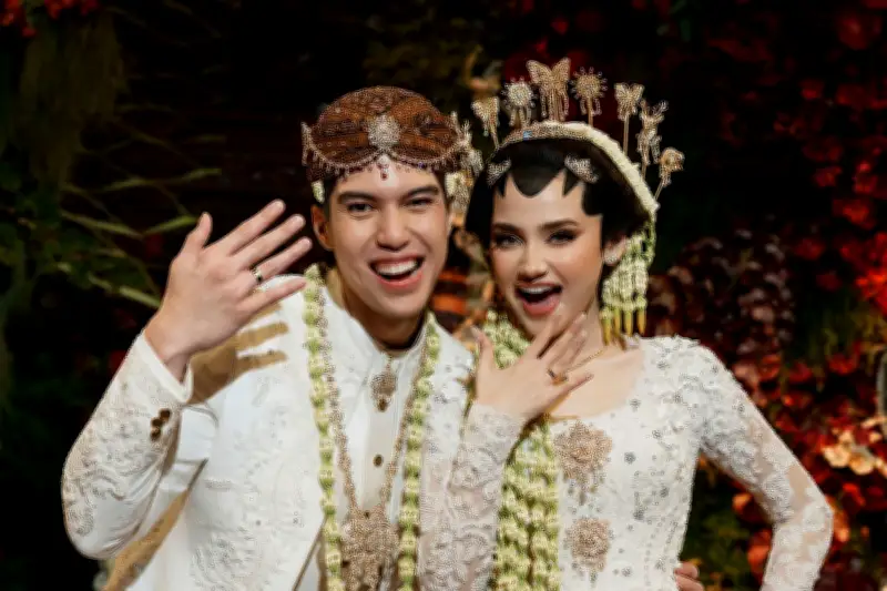 Brian McKnight Meriahkan Resepsi El Rumi dan Syifa Hadju