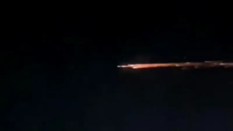 BRIN Klarifikasi: Cahaya Misterius di Langit Lampung Adalah Sampah Antariksa Roket China