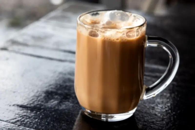 Cara Membuat Teh Tarik Rumahan Simpel, Harum, dan Pekat Ala Kafe