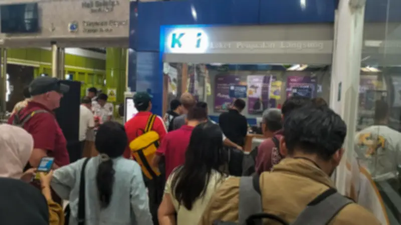 Cerita Penumpang Kereta Jarak Jauh Usai Kecelakaan di Bekasi Timur