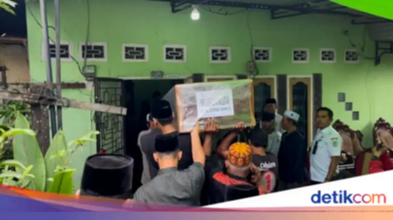 Citra, Mahasiswi Jambi Korban Kecelakaan Kereta di Bekasi, Dimakamkan