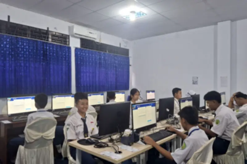 Dedikasi Guru SMP: Pulang Larut Malam Demi Persiapan TKA 2026