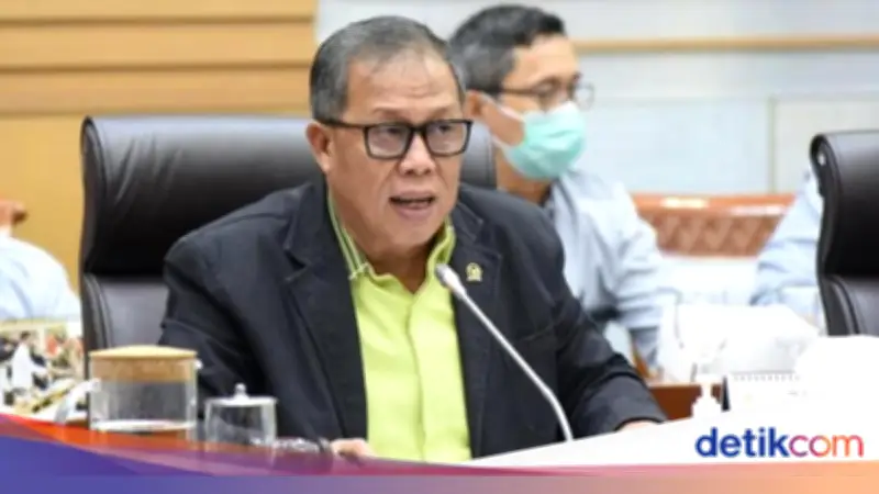 DPR Minta Kemenhaj Jelaskan Detail Wacana 'War Tiket' Haji Tanpa Antre