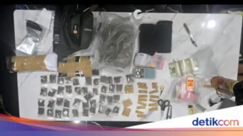 Dua Pengedar Narkoba Ditangkap di Jonggol Bogor, 1 Kg Ganja dan Sabu Disita