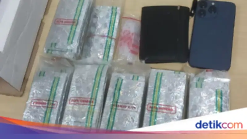 Dua Pengedar Tramadol dan Hexymer Ditangkap di Bogor, 1.790 Butir Disita